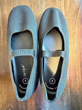 Cat & Jack flats in Black US 1